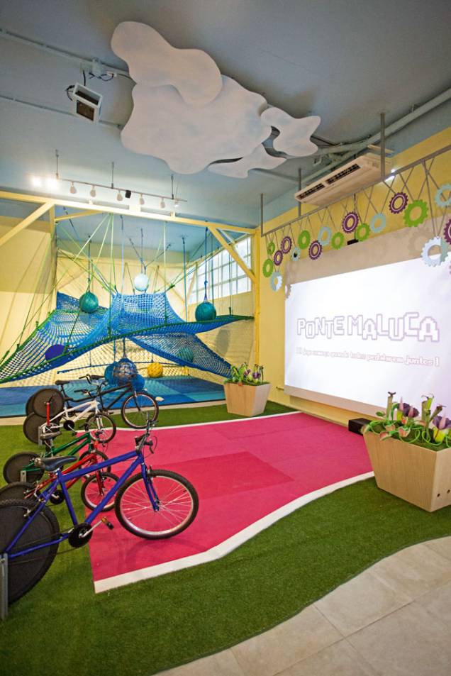 Game controlado por bikes: uma delas é adaptada para cadeirantes Game controlado por bikes: uma delas é adaptada para cadeirantes