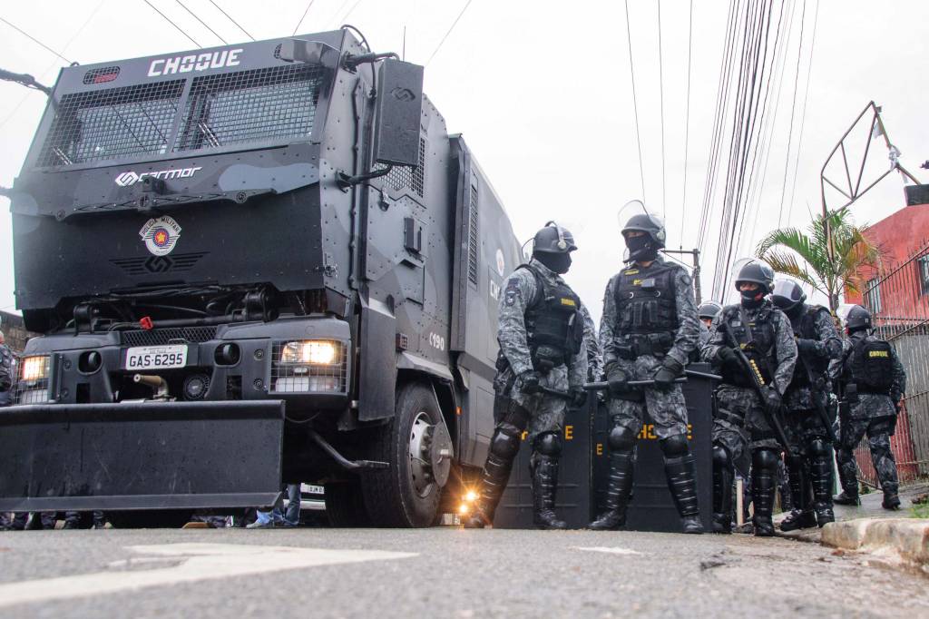 Tropa de Choque foi acionada para conter integrantes de ocupação na Zona Leste