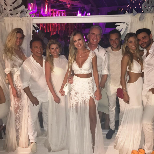 Roberto Jusuts em réveillon entre amigos e família