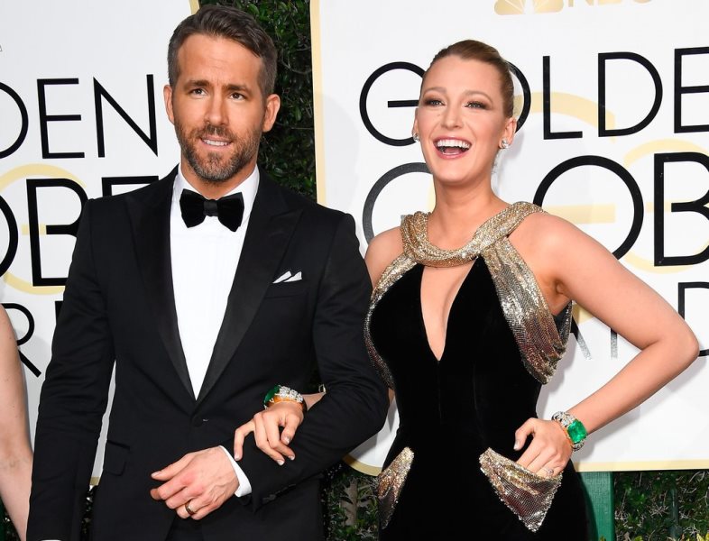 No tapete vermelho, Blake Lively não desgrudou do maridão, Ryan Reynolds