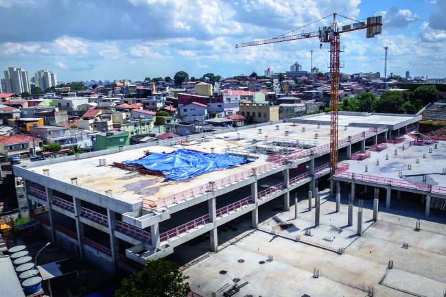 Obras do Hospital Brasilandia, que foi prometido pelo prefeito Fernando Haddad, mas que nao vai ser entregue no seu mandato (Foto: Marcio Fernandes/Estadão)