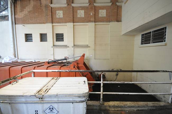 Após suspensão de coleta e acúmulo de 60 toneladas de lixo hospitalar, problema foi resolvido na Santa Casa (Foto: Divulgação/Santa Casa)