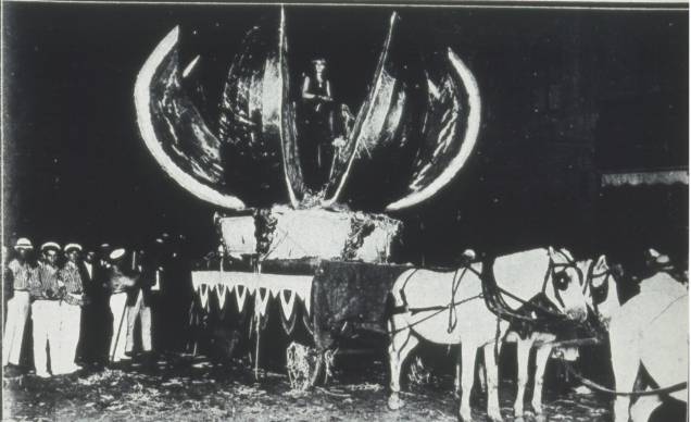 Carro do Clube dos Democráticos, no Carnaval de 1920 (ARQUIVO PÚBLICO DO ESTADO DE SÃO PAULO)