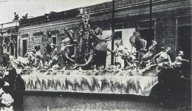 Carro "O Pirralho", do Clube dos Argonautas. 1917 (ARQUIVO PÚBLICO DO ESTADO DE SÃO PAULO) Carro "O Pirralho", do Clube dos Argonautas. 1917 (ARQUIVO PÚBLICO DO ESTADO DE SÃO PAULO)