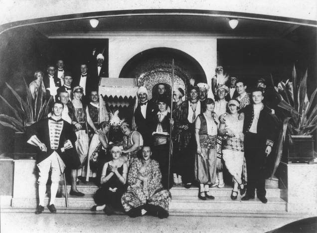 Carnaval em uma sede social na rua Dom José Gaspar, em 1923