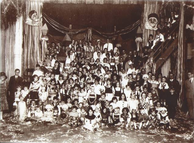 Baile infantil de carnaval em um salão do Largo do Paissandu, em 1929 (Autor desconhecido)