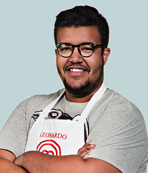 <span>Leonardo Santos, de 22 anos, é de Ribeirão Preto e apesar de ser formado em Publicidade, seu sonho sempre foi a gastronomia, mas não recebeu apoio familiar para ingressar na profissão. </span>
