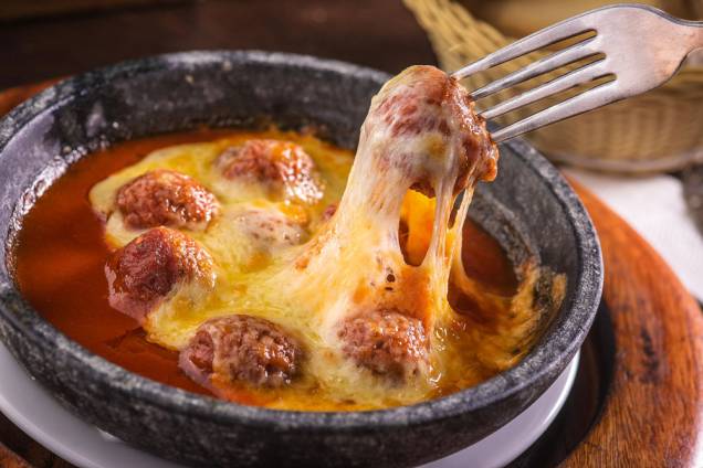 Almôndegas de carne suína à parmigiana