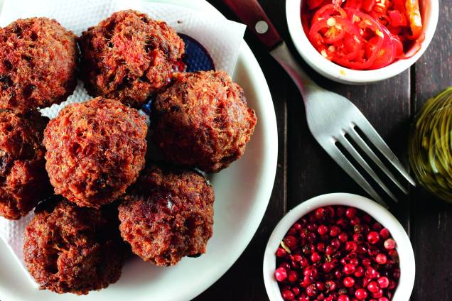 Bolinhos de carne (R$ 15,00 a porção), do Bar do Luiz Fernandes