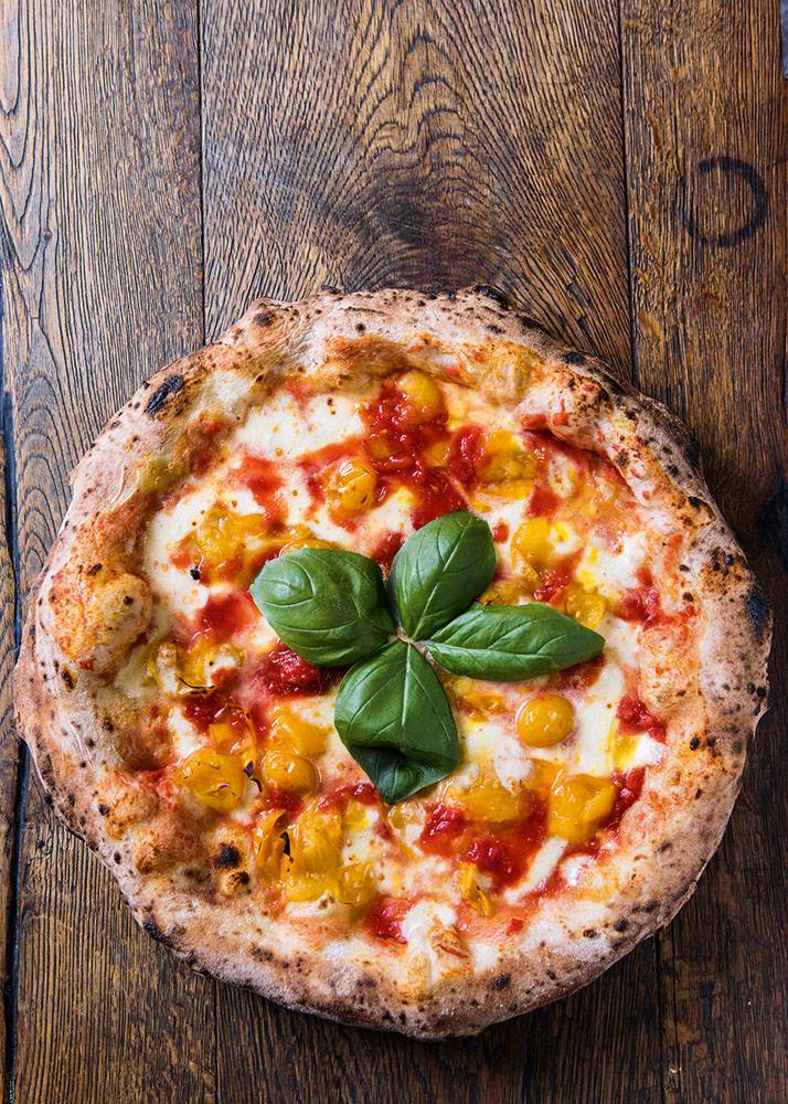 Due Pomodori (R$ 35,00), do Eataly Rossopomodoro: molho de tomates-cerejas vermelho e amarelo, mussarela de b&uacute;fala, parmes&atilde;o, manjeric&atilde;o e azeite extravirgem