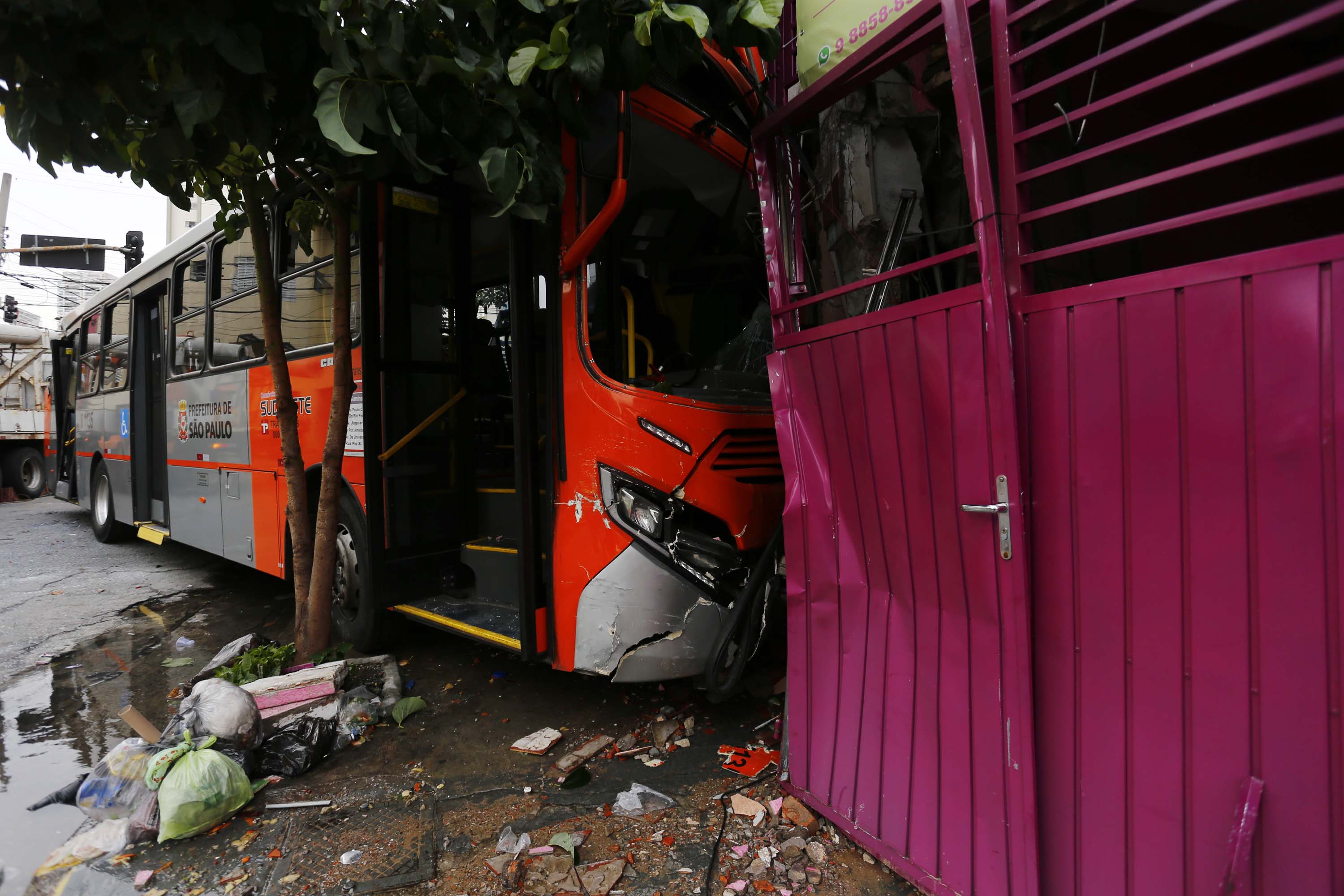 Acidente Com ônibus Deixa Um Morto E Doze Feridos Na Lapa | VEJA SÃO PAULO