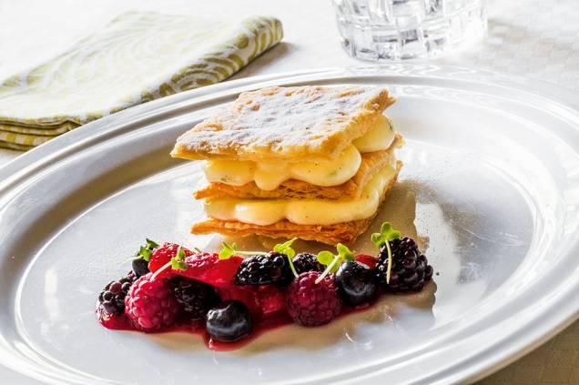 Ristorantino: com creme de limão e frutas vermelhas Ristorantino: com creme de limão e frutas vermelhas
