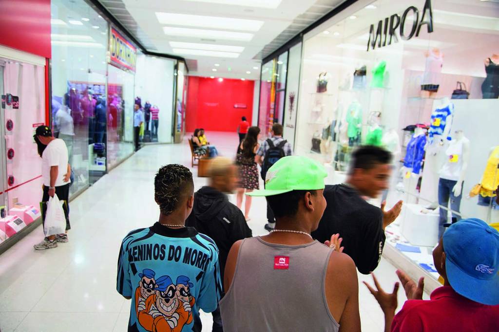 O rolezinho no Shopping Metrô Tatuapé, na Zona Leste: milhares de jovens convocados pelas redes sociais