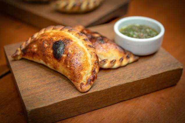 Empanada com recheio de taioba, ricota e ovo caipira Empanada com recheio de taioba, ricota e ovo caipira