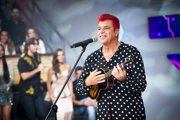 No Twitter, Lulu Santos responde críticas a seu cabelo vermelho