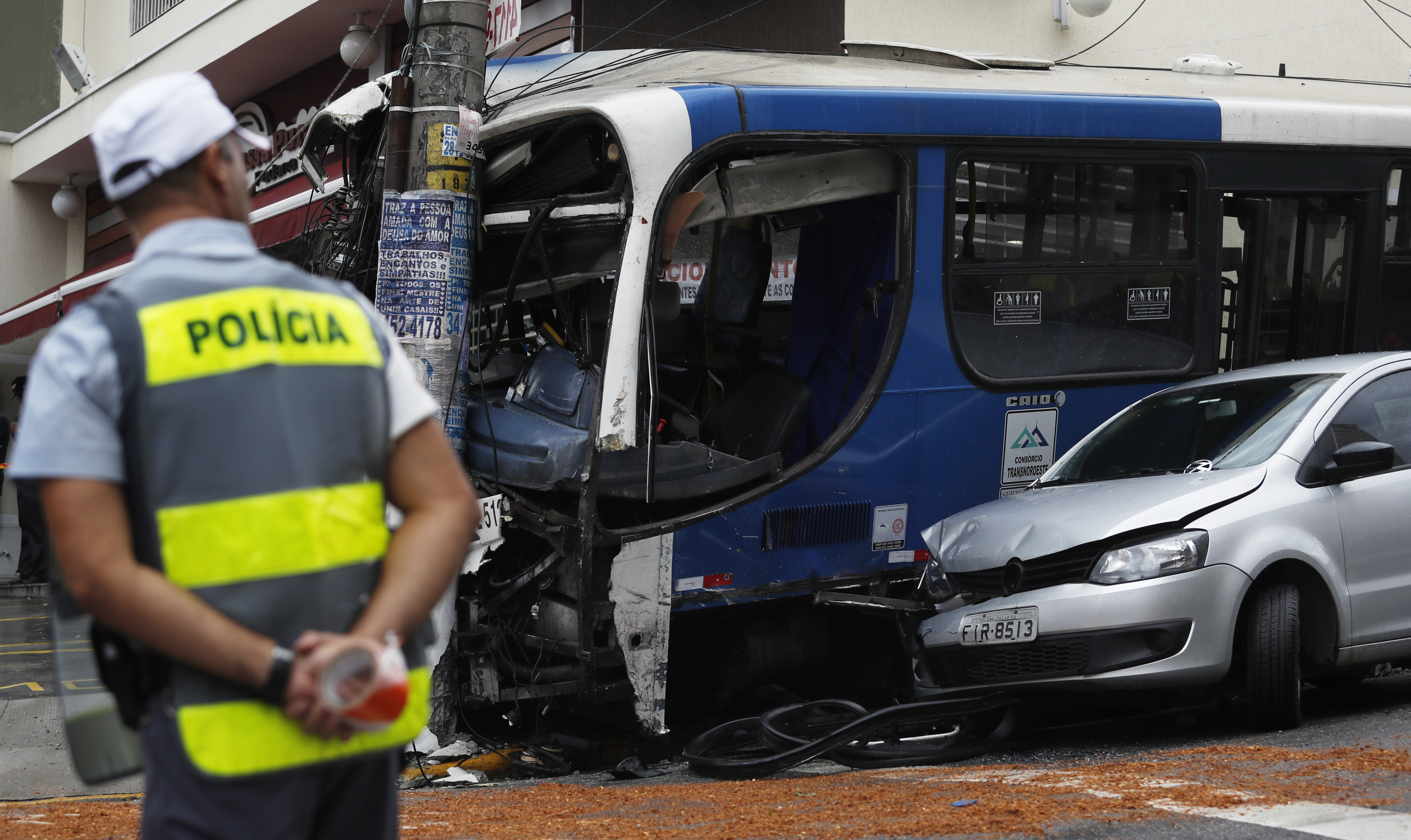 Acidente grave envolve ônibus e carros na Zona Norte VEJA SÃO PAULO