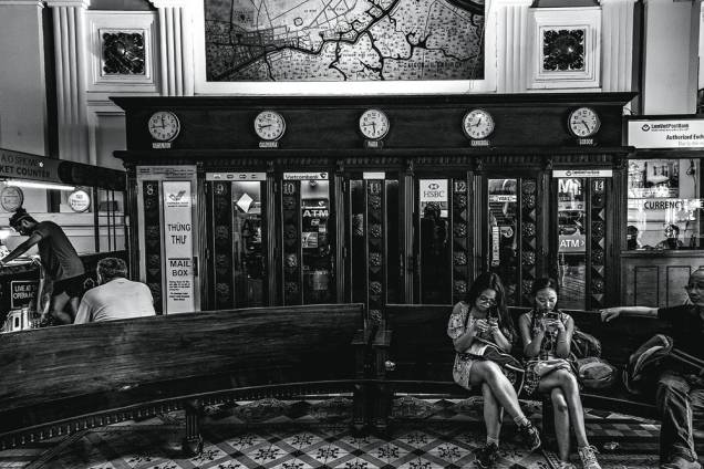 Timetable: sala de espera numa estação de trem no Vietnã