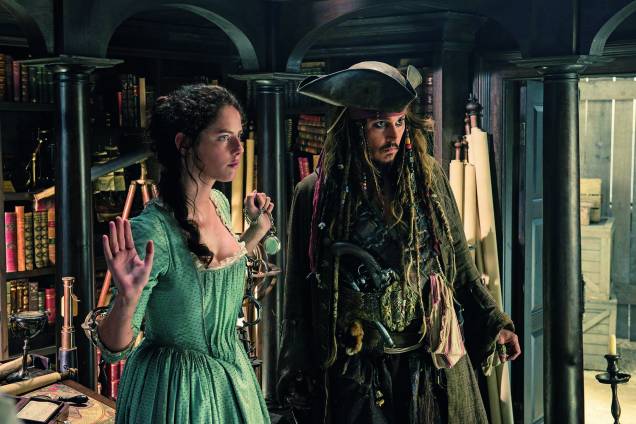 Kaya Scodelario e Johnny Depp: a jovem e o veterano Kaya Scodelario e Johnny Depp: a jovem e o veterano