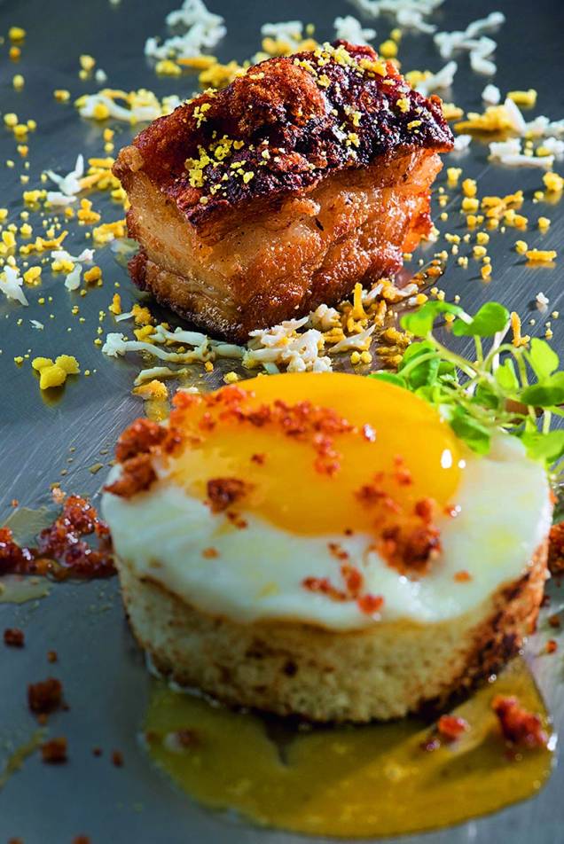 Barriga de porco e pão com ovo: receita do chef Pedro Siqueira