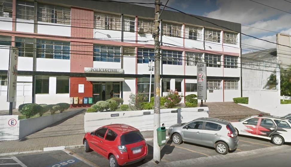 Mulher em moto morre após cair de viaduto a 30 metros de altura