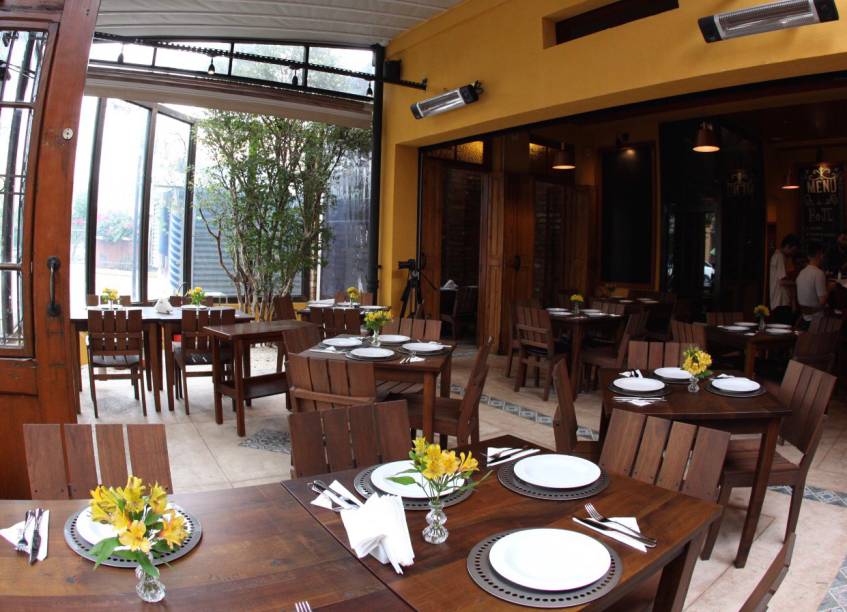 Casa recém-inaugurada: salão para 48 pessoas Casa recém-inaugurada: salão para 48 pessoas