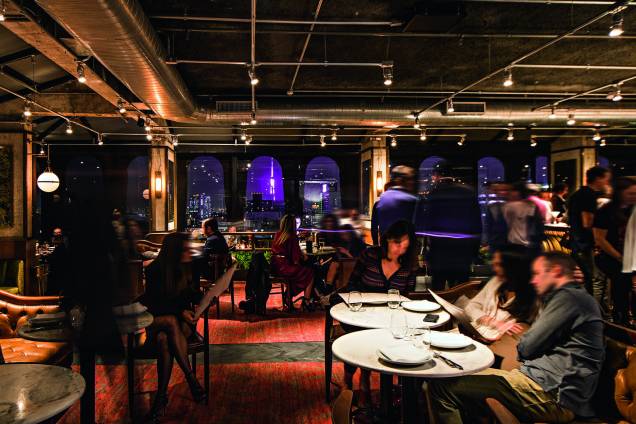 O salão no terraço do Tivoli Mofarrej, aberto só no jantar: chef português e lugares concorridos todas as noites