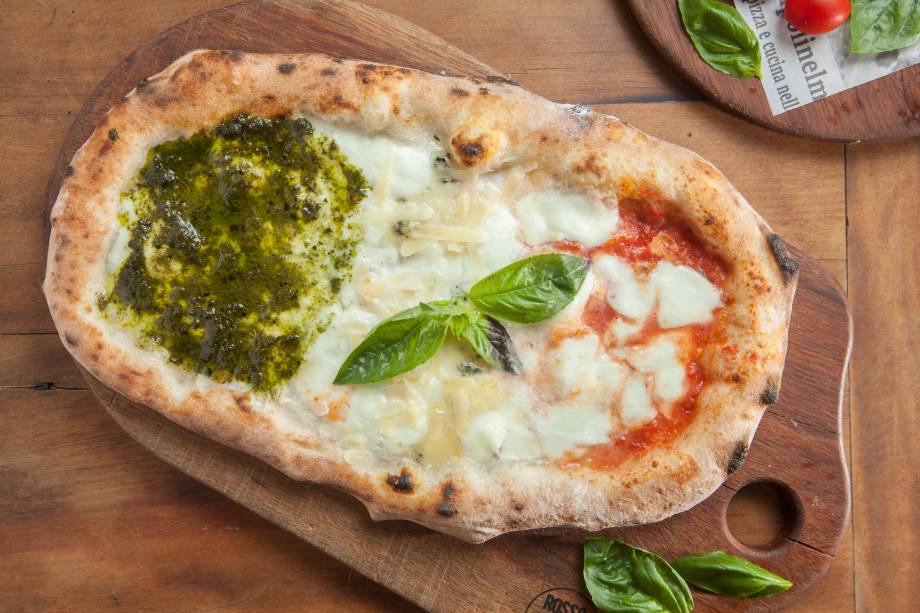 Tricolore: reúne sobre base oval os sabores margherita, quatro queijos e pesto de manjericão