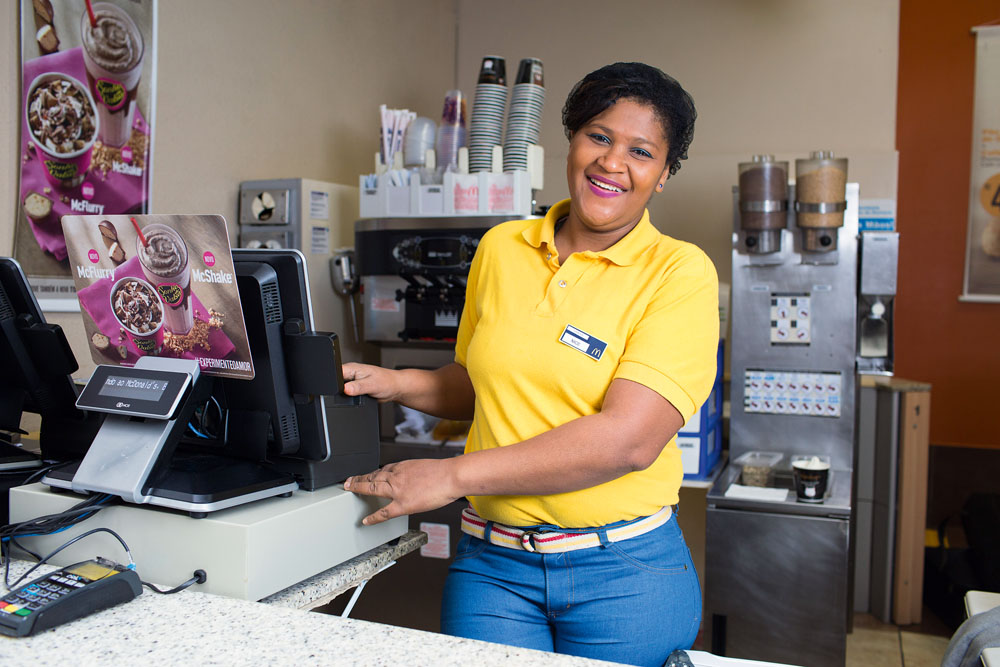 Parceria entre prefeitura e ONG ajuda a empregar moradores de rua