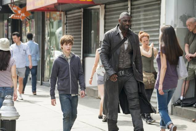 Idris Elba e Tom Taylor: bons atores em trama truncada