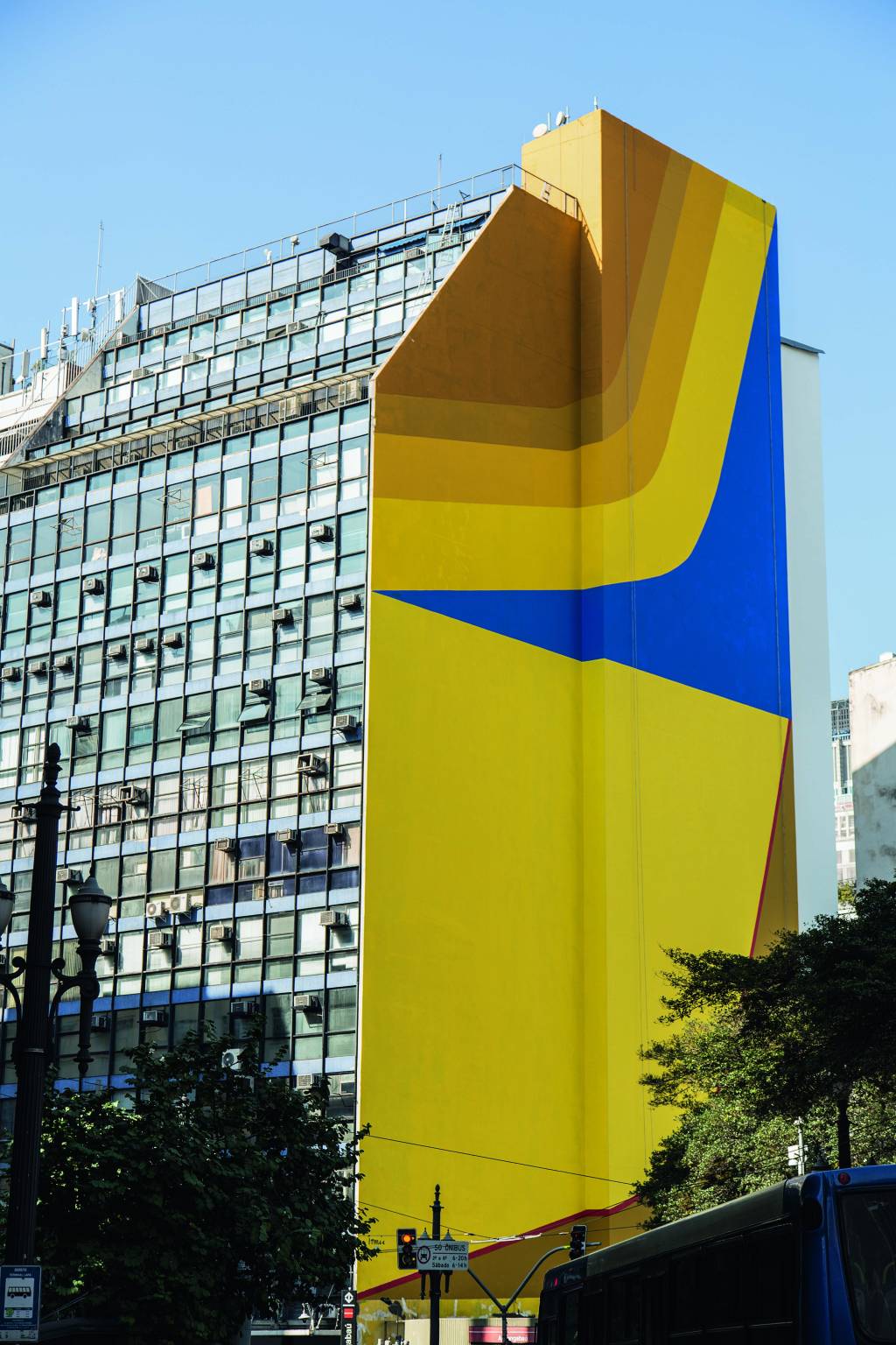 Painel de Tomie Ohtake no Anhangabaú é restaurado