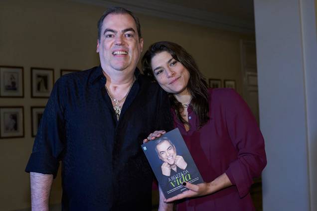 Biaggi e Priscila Fantin: uma das primeiras a chegar ao lançamento da biografia A Beleza da Vida, no Copacabana Palace