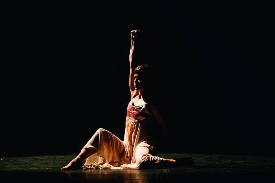 Focus Cia. de Dança em Cinequanon: a bailarina Mônica Burity