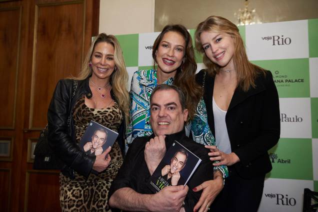 Dani Winits, Luana Piovani, Rhaisa Batista e Biaggi: lançamento do livro ficou cheio de amigas e clientes do maior cabeleireiro do Brasil