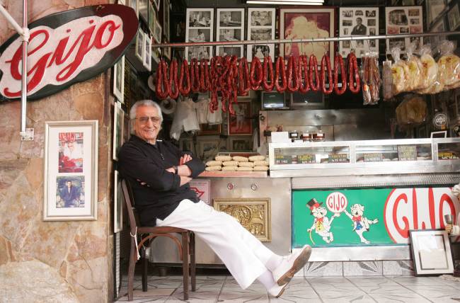 Luiz Trozzi, conhecido com Gijo, que fabrica linguiças artesanais.