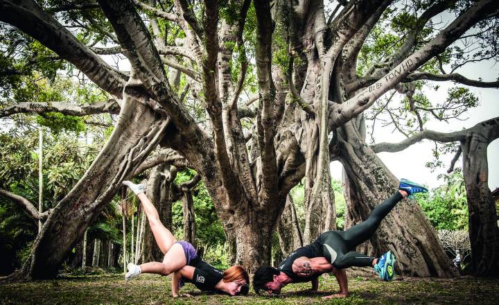 Aulão de yoga reúne mais de 100 pessoas no Parque do Ibirapuera