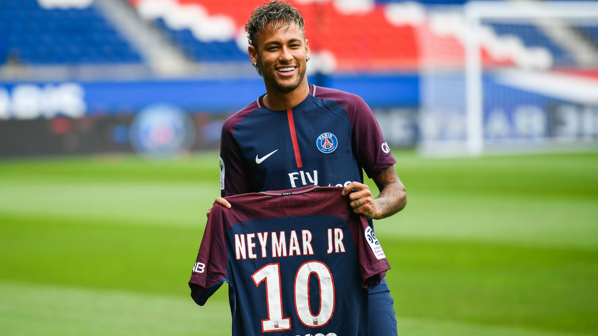 Primeiro jogo do Neymar pelo PSG rende piadas na internet  VEJA SÃO PAULO