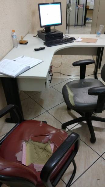 1º DP do Taboão da Serra: mobiliário em péssimo estado