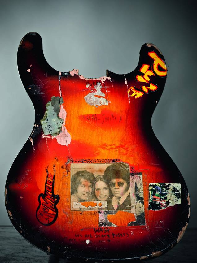 A primeira guitarra destruída por Kurt Cobain