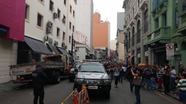 Prefeitura de São Paulo emparedou entradas do Shopping 25 de Março na manhã desta sexta-feira (29)