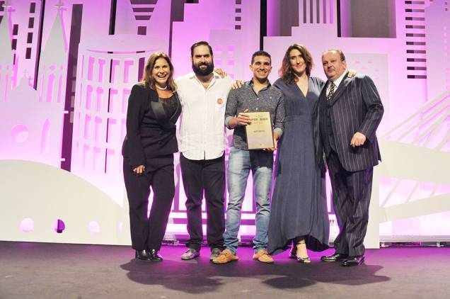 Fafá de Belém, Érick Jacquin e a equipe do restaurante Arturito, melhor variado, da chef Paola Carosella