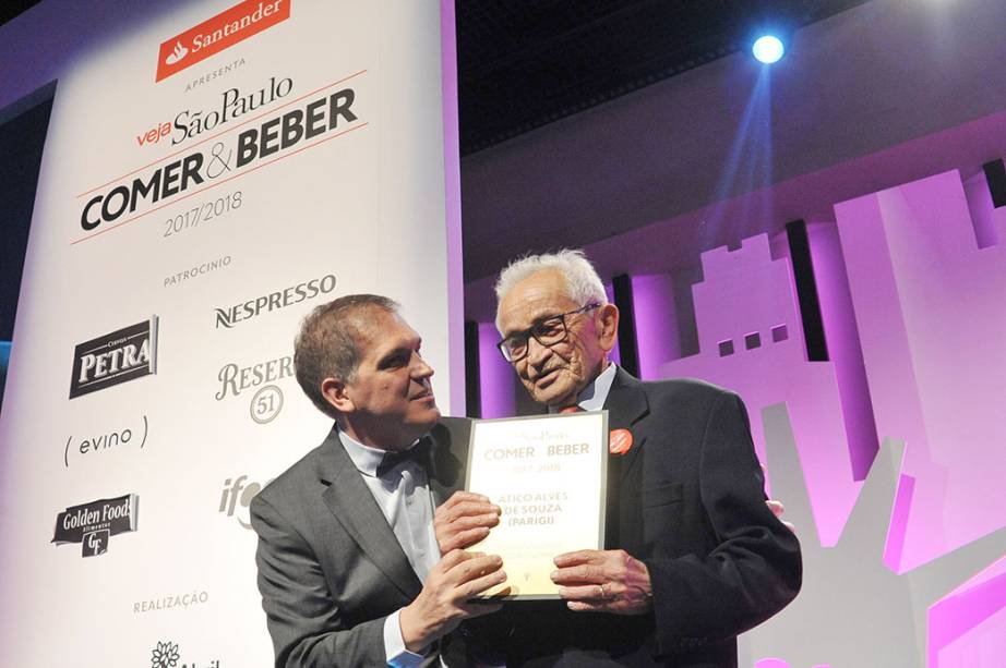 Arnaldo Lorençato, editor de VEJA SÃO PAULO, e Ático Alves de Souza, personalidade gastronômica do ano