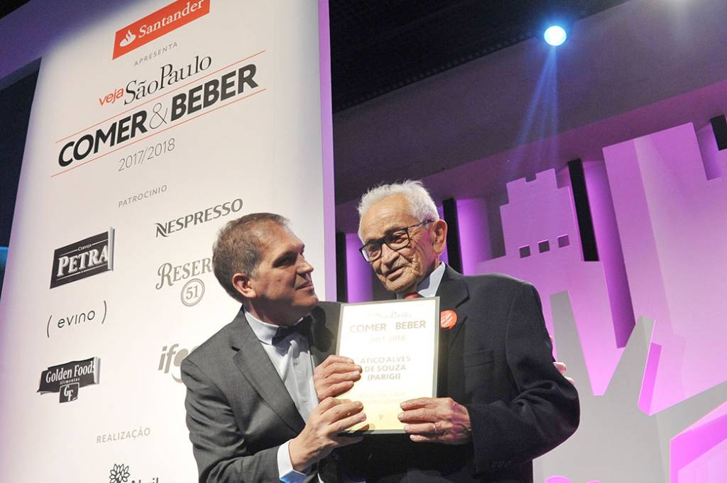 Arnaldo Loren&ccedil;ato, editor de VEJA S&Atilde;O PAULO, e &Aacute;tico Alves de Souza, personalidade gastron&ocirc;mica do ano