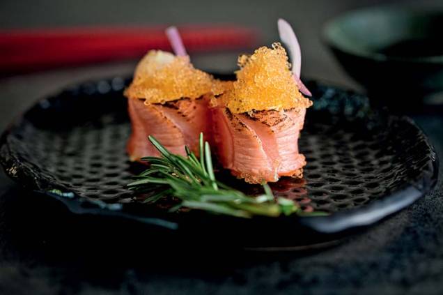 Sushi de vieira com salmão e ovas: novidade