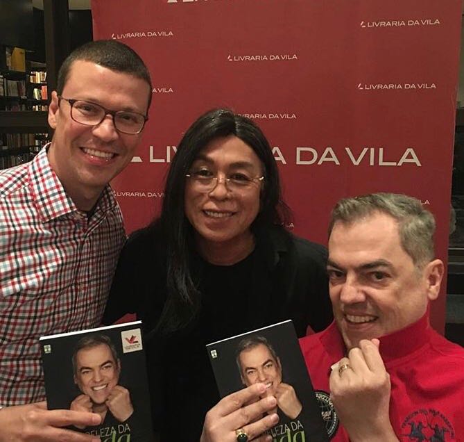 Rivais se encontram em lançamento de livro