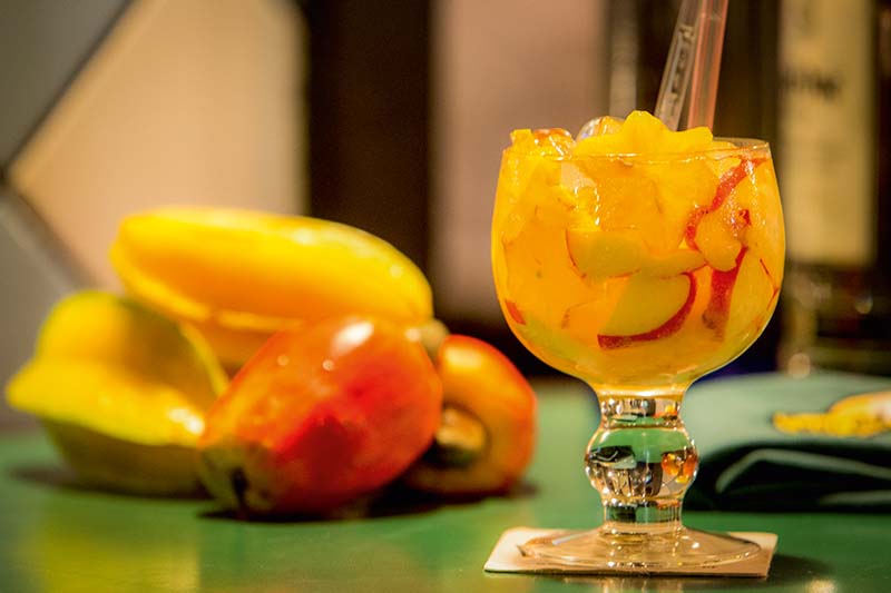 Bar do Juarez: mistura de caju, carambola e vodca