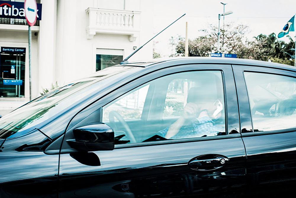 Celular ao volante