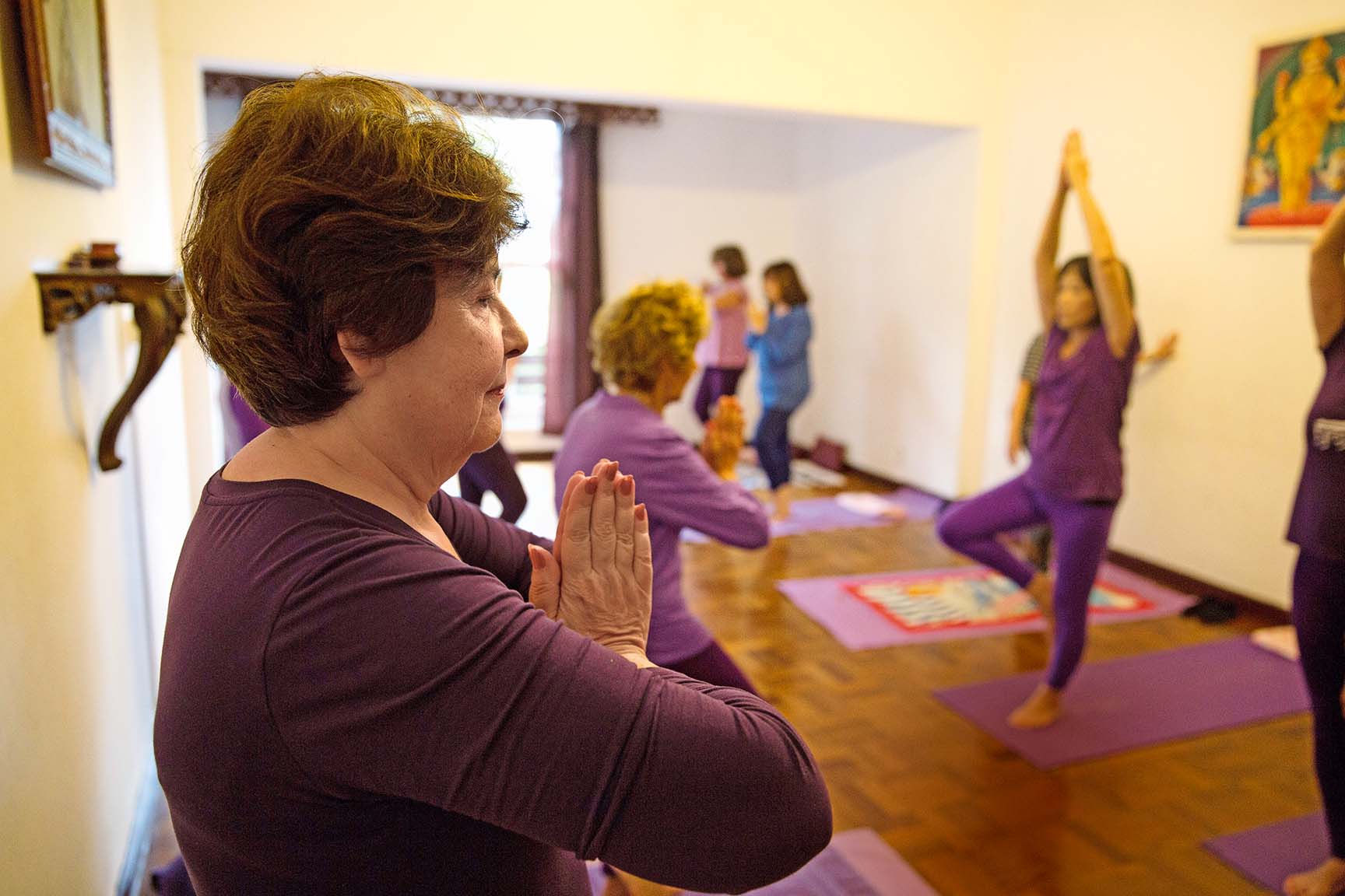 Yoga na terceira idade” é tema de informativo do projeto