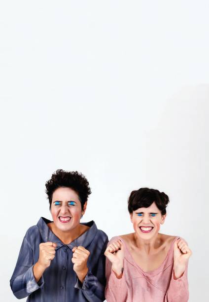 Carol Badra e Mel Lisboa: as atrizes também cantam e tocam ao vivo