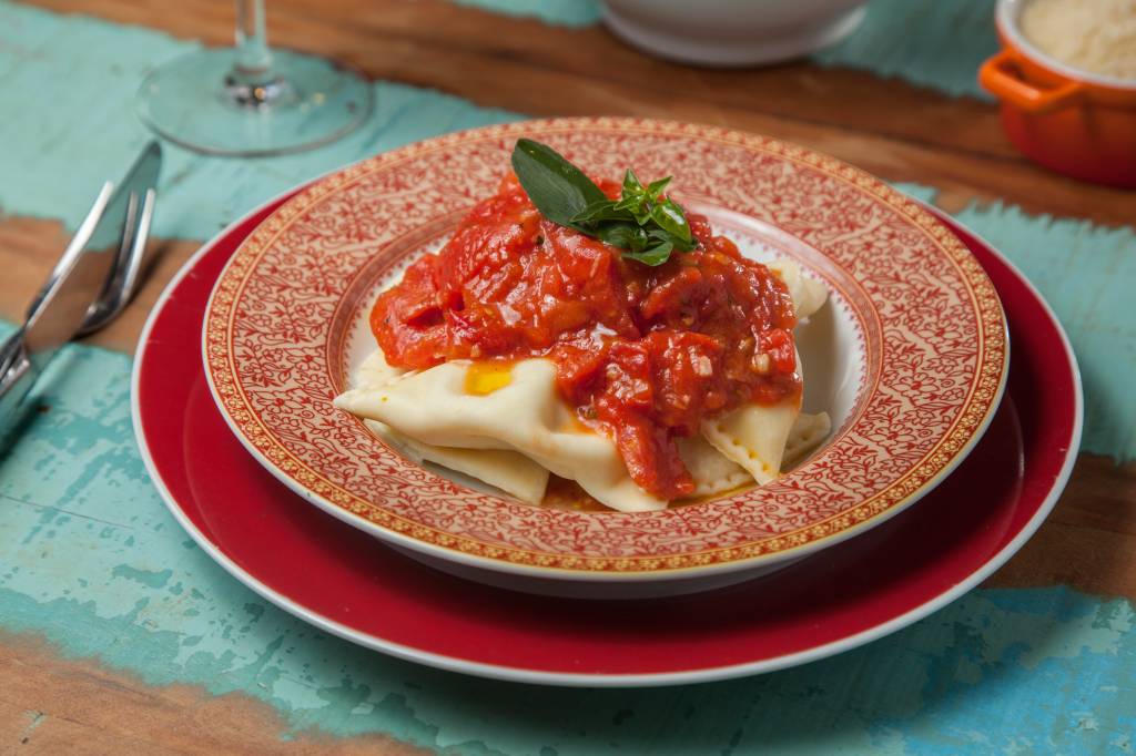 RavioloneDeMussarelaDeBúfalaNozesCatupiryEParmesãoAoMolhoDeTomate_03