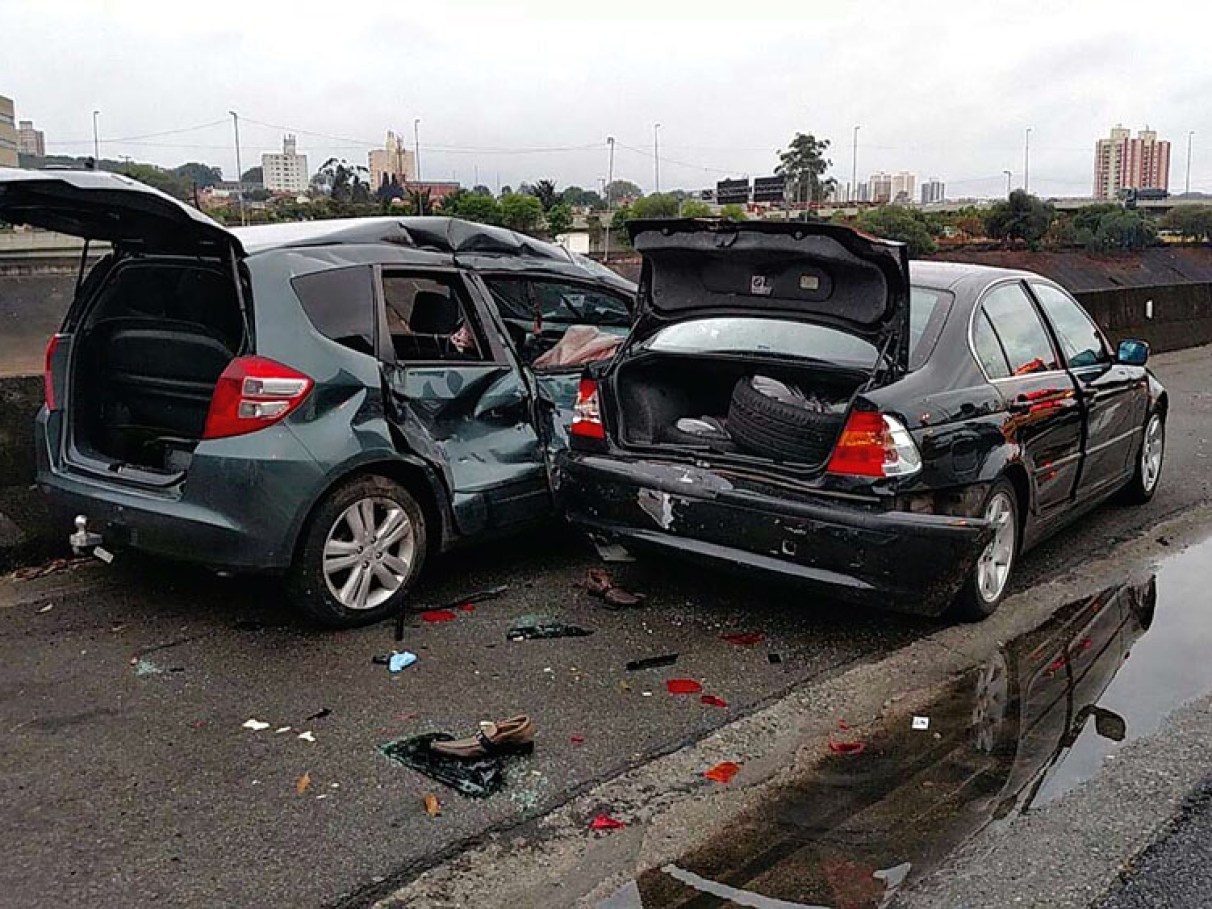 Celular ao volante é uma das infrações que mais crescem n... | VEJA SÃO  PAULO